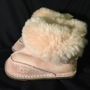 Adorable UGGs Pink Baby Girl Boots Size 4 Winter*